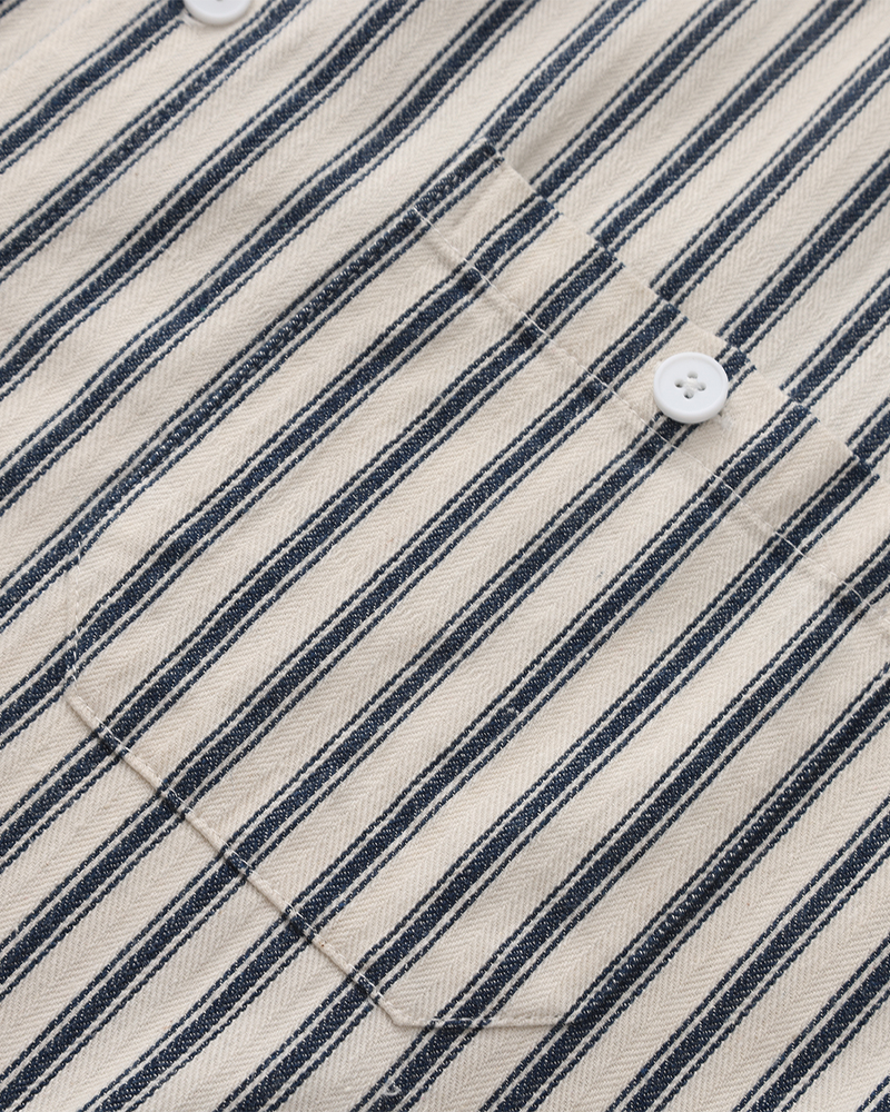Gestreiftes Herrenhemd